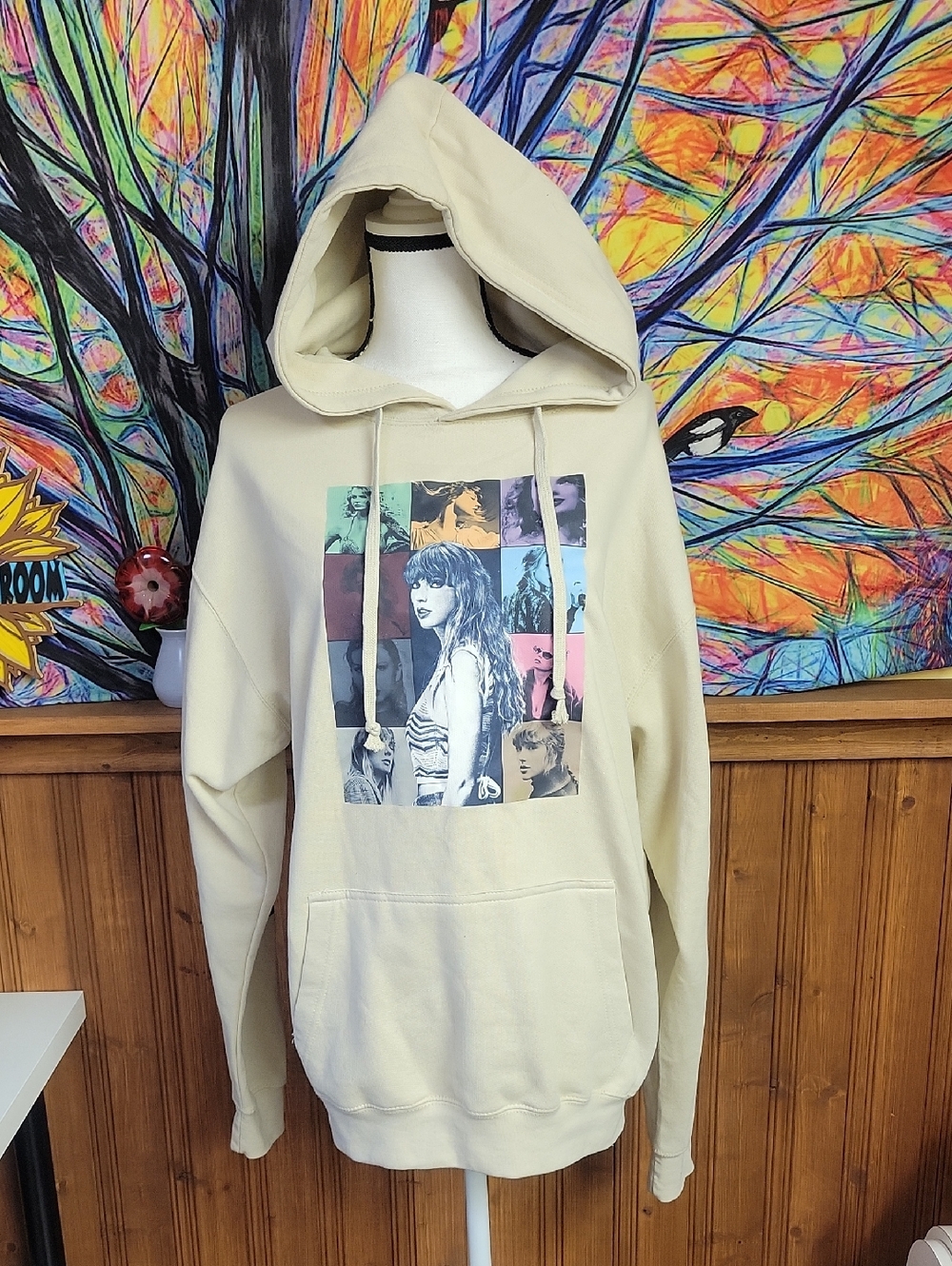Graphic Beige Hoodie with Multi-Color Photo Print Taylor Swift Woman Xl